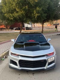 كمارو 2015 بجم محدث  السياره كلش نظيفه  محرك 6 سلندر  لون سلفر  تشغيل ...