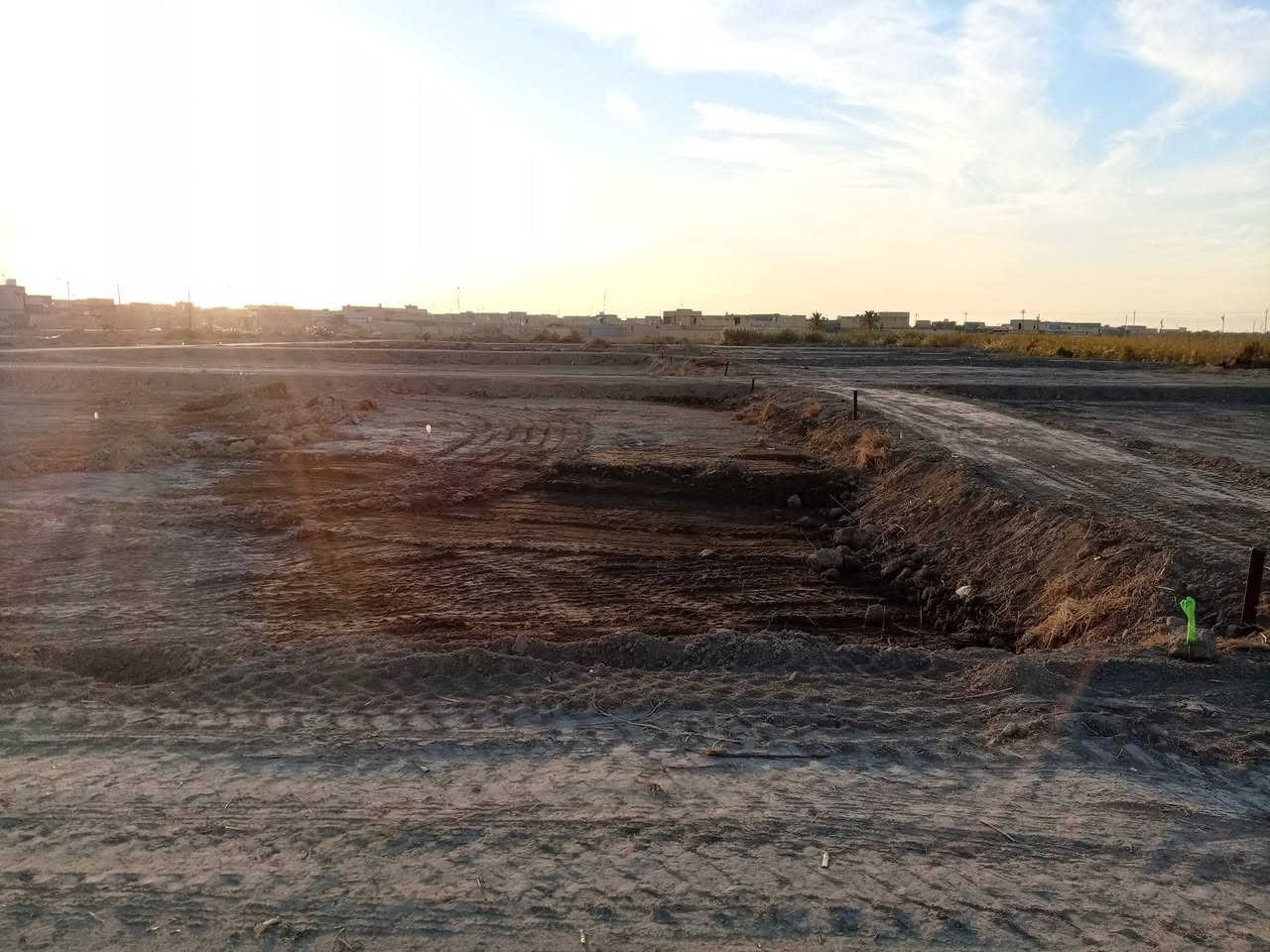 سلام عليكم /قطعه زراعي للبيع المساحة 165 الموقع حي المهندسين قريب علئ الشط وشارع الصبابه وقريب علئ حولي خنيطله واجهة 10 ونزال 16.5 متوفر خدمات السعر 17 مليون للاستفسار ***********
