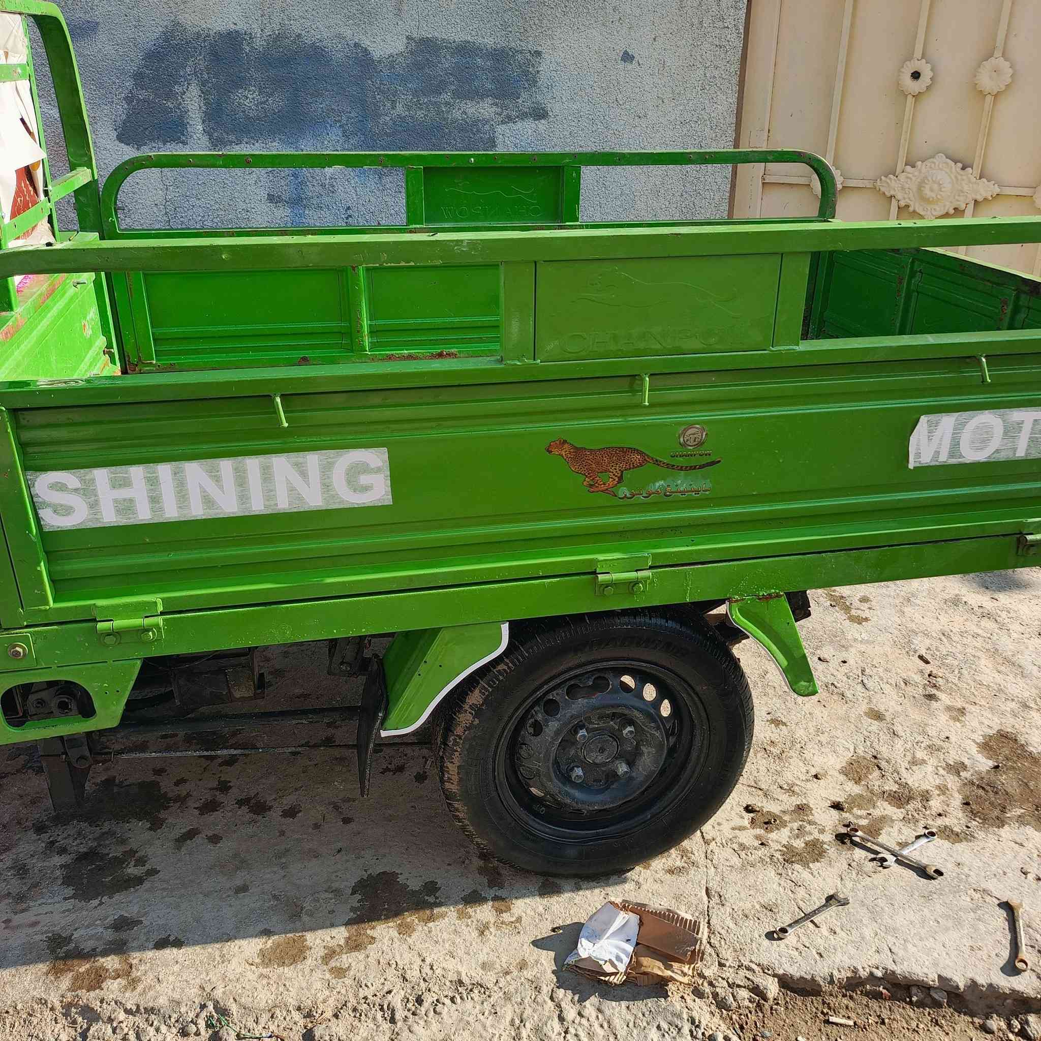 السلام عليكم سوته  موديل 22مكفوله كفاله عامه مكينه 25 حله ورديه خارج قرب علوة المخضر ***********
