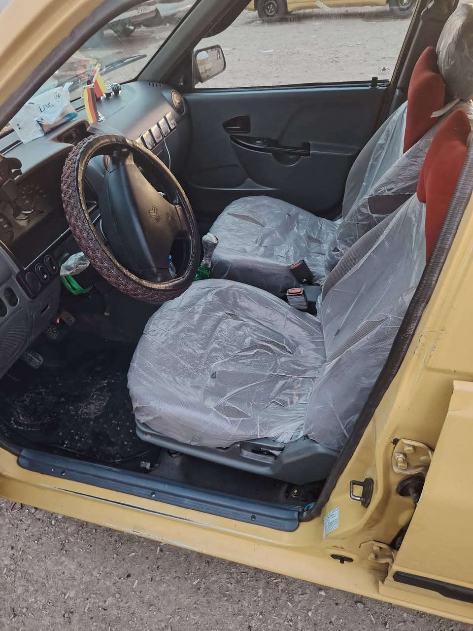 السلام عليكم سايبه مديل ١٥
كير ومكينه كفاله  كشر بي طخات بسيطه  بيها صبغ بال جاملغ الخلفي عارضها ٣٨  مصفره رقم بغداد *********** ابو علي
