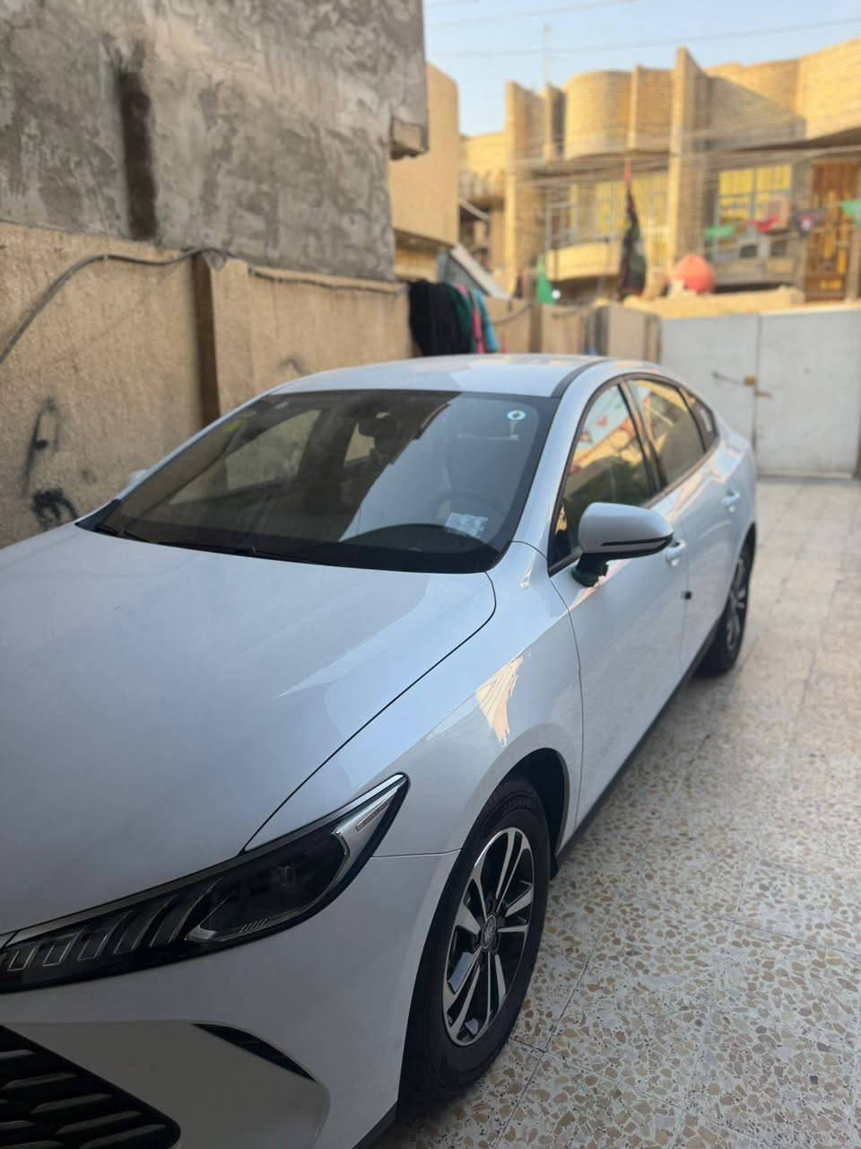 بيوايدي موديل ٢٠٢٥سياره عل وضعيت شركه اخت زيرو داخل ابيض ملكي ويل كروم كفاله من رصعه وشخط سياره بسمنه كافت النلحقات وياهه كامله رقم الهاتف ***********
