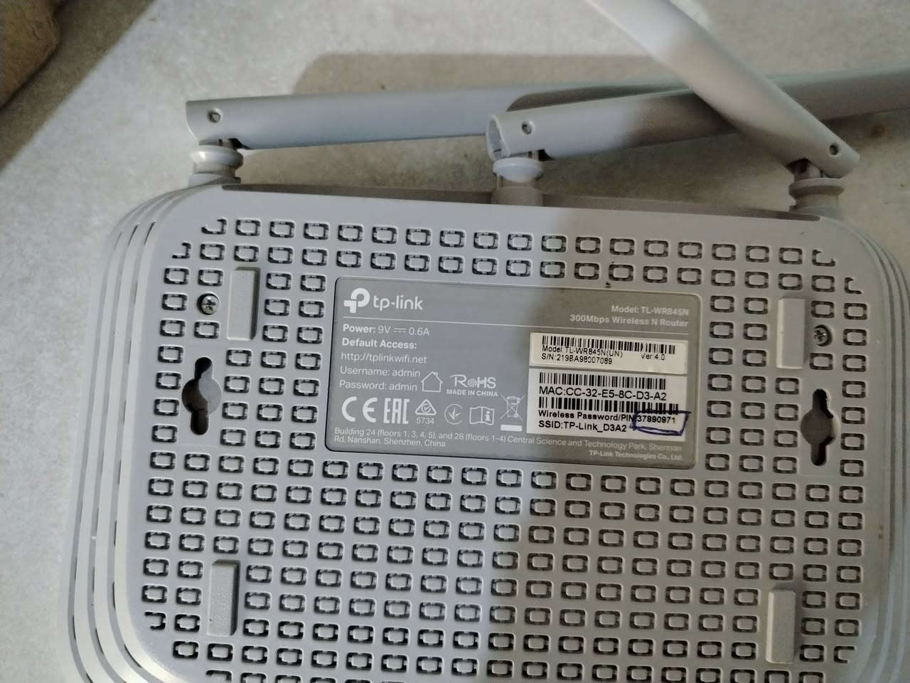 سلام عليكم اريد ابيع راوتر البيع شراي يخابرني ***********مكاني نجف يم صيطره القايش يم مدرسه شمس الشموس سعرع ٣٥ بيه مجال
