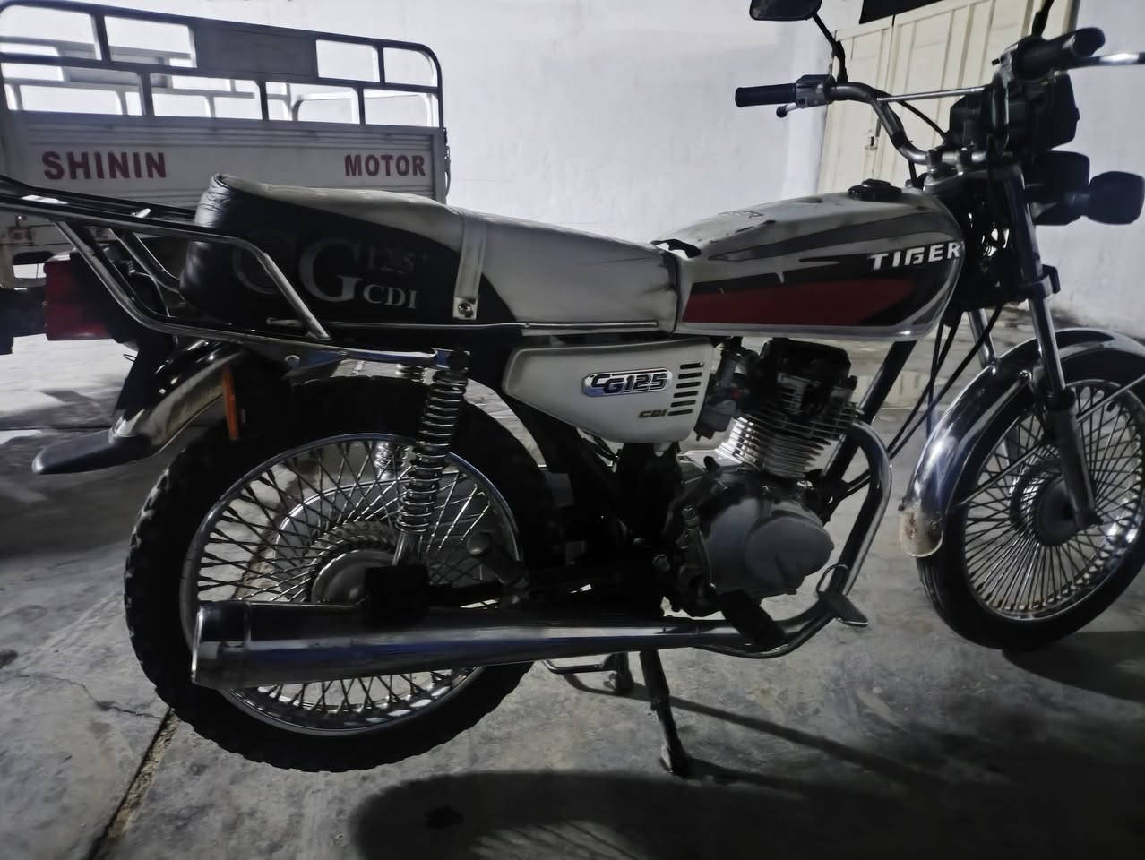 سلا عليكم للبيع دراجة 4 كير نامي برو موديل 17 شرط محرك 
كهربائيات سعر 325 شراي يخابرني ،***********
