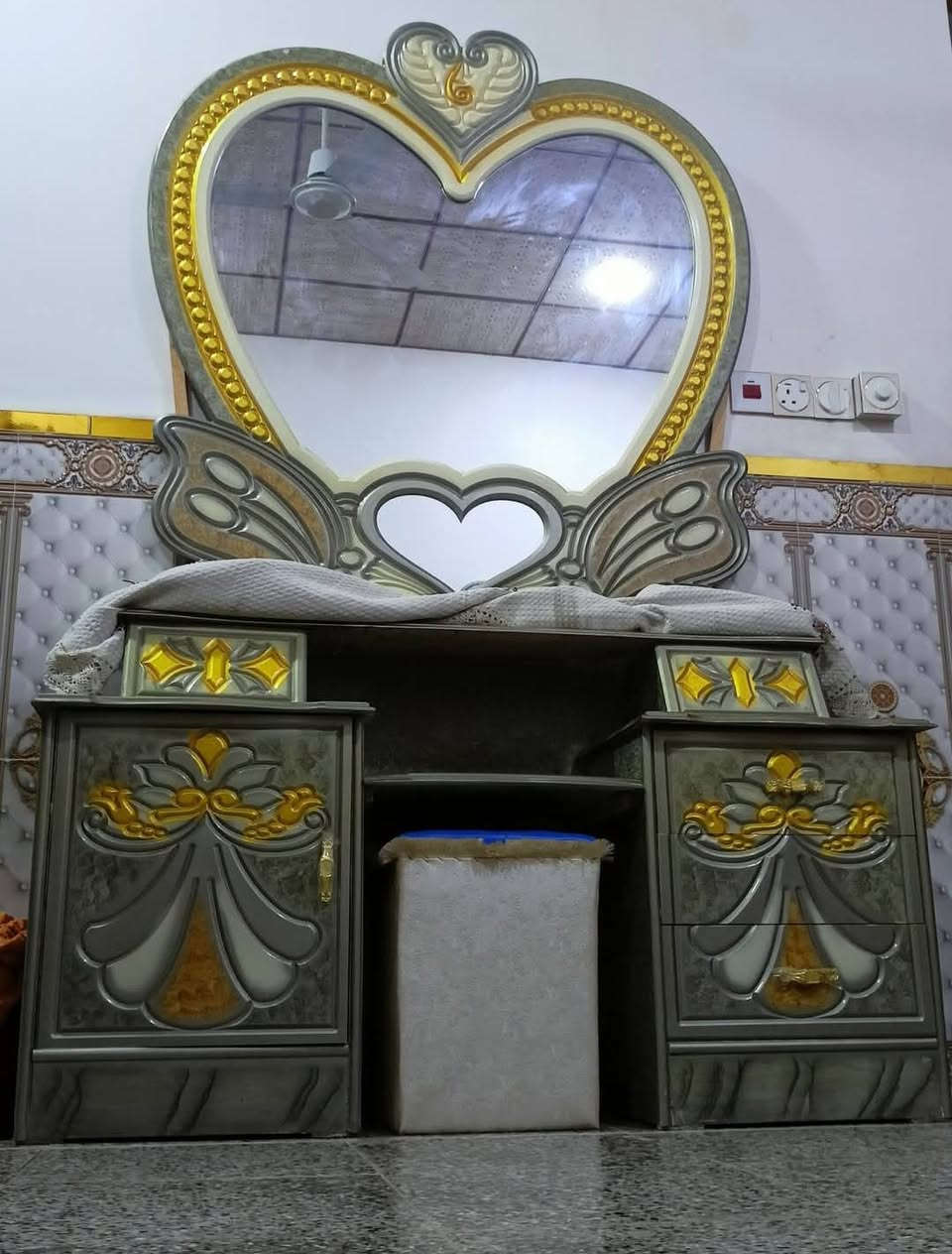 ⭐غرفه للبيع طابقين 6 باب
كنتور + زاويه طابقين + كومديات عدد 2  + جربايه
+  تاج جربايه + ميز بلازمه + ميز تواليت + طابوريه
✅جديده صارلي هيج اشهر من اشتريتهه محتاج فلوس واريد ابيعهه
#اليريدهه_يراسلني خاص وبي خير ويدلل 
مكان نجف حي النداء


**إذا كنت صاحب هذا الإعلان وتريد حذفه لأي سبب، رجاءا أرسل رسالة إلى الدعم الفني**