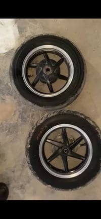 بدون تايرات • زعفراني • نضيف