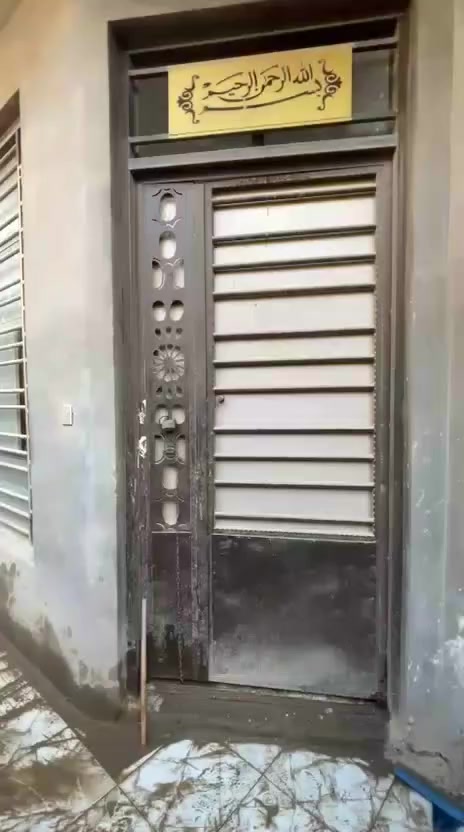 السلام عليكم بيت ركن بناء حديث مساحة  ١١٠ طابو صرف بناء كونكريت عالي عن الشارع غير مسكون معروض للبيع بسعر ١٢٠ للتواصل الرقم
***********
