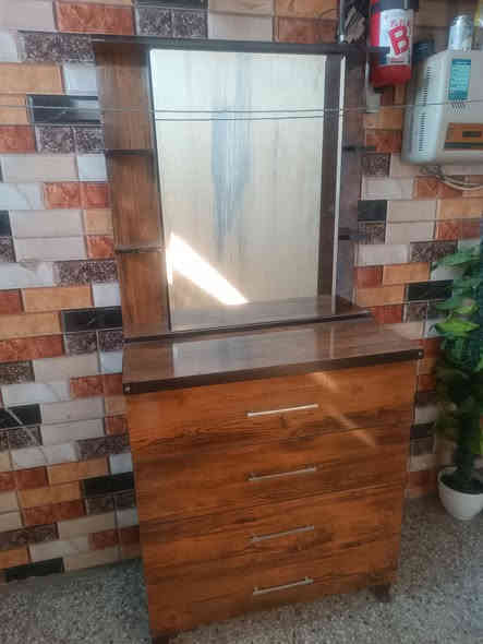 سلام عليكم كنتور  ابو ثنين   ميز مرايه  مكان العبيدي سعر ثنينهن ٢٥٠ وبهن مجال
***********
