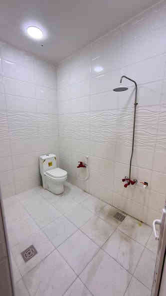 ا#يالله سلام عليكم واسعد الله اوقاتكم
الاعلان اليوم تحفه

دار سكن  للبيع بناء 2025 
مو بيت ماشاء الله 
يتكون من 2 غرف منام وديوان 

جنس العقار طابو ملك صرف زراعي بسم عراقي اصولي سند ٢٥

#المساحه200 متر 

يحتوي  على غرف منام 2 كل غرفه بيها حمام 
و ديوان كبير
و مطبخ 
او مناور
و صاله و وصحيات داخلي وخارجي 
وگراج سياره 🚗 

العنوان بصره أبي الخصيب  طريق سيد حامد قرب الاندلس
موقع راقي 😎 

جميع الخدمات متوفره ماء كهرباء شارع تبليط 10 متر 
شغل البيت كله درجة أولى

السعر 113مليون  و بي مجال للشراي
***********
