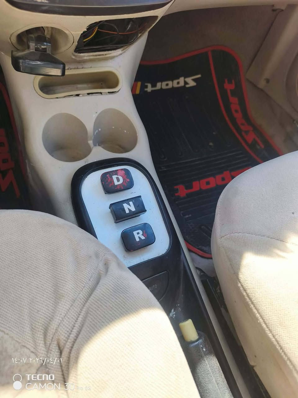 📢 بيان عاجل من "كيوكيو" البيضاء.. رداً على اتهامات الغدر! 🚗💨
يا جماعة، شفت صاحبي ناشر ومنقهر ويقول "باعت العشرة".. حبيت أوضح موقفي قبل لا أنباع وتأخذون عني نظرة غلط!

أني كيوكيو 2012، صارلي سنين صابرة وياه، أصعده بالحر والبرد، وما يوم قلتله "آخ".. بس هو عينه صارت على غيري! وقرر يبيعني بدم بارد.

المواصفات اللي راح يخسرها:
بياضي الناصع: لون أبيض يلمع، موديل 2012، ورقمي بغداد إنكليزي.. يعني أرفع راسه وين ما يروح.

قلبي القوي: محركي 1500، 4 سلندر، أنظف من الشاشة اللي تقرون بيها.. أدوس وأشمر وما أقول لا.

برودي القاتل: تبريدي شغال ويثلج، يعني اللي ياخذني ينسى الصيف وحر الصويرة.

رشاقتي: كير أوتوماتيك، يعني اللي يسوقني يحس نفسه قاعد بمرجوحة، مو بسيارة!

كلمة أخيرة قبل ما أنتقل لبيت جديد:
أني باسمه، والتحويل ثاني يوم (يعني ما عندي سوابق!). مكاني بحي الغدير بالصويرة، ومنتظرة "شريك حياة" جديد يعرف قيمتي وما يقول عني غدارة.

💵 المهر المطلق:
صاحبي يريد 26 ورقة، ويقول "بيها مجال بسيط" للي قلبه حنين ويفتهم بالسيارات النظيفة.

📞 للي يريد يخلصني من هذا "المغدور":
***********
