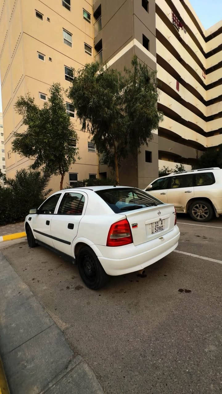 السلام عليكم
اوبل استرا 2002للبيع 

السياره بلاديه مكفوله من الصبغ والتبديل والجراد بيها ملاحضتين موجوده بالصور
كير عادي محرك ١٦٠٠ مكفول تبريد تدفئه
عليها ادامه كامله فيت بم بلكات نوزلات مجاول كله جديد
ماناقصها اي شي
رقم بغداد الجديد باسمي سنويه جديده مكان السياره بغداد

للاستفسار خاص او *********** بغداد, العراق
