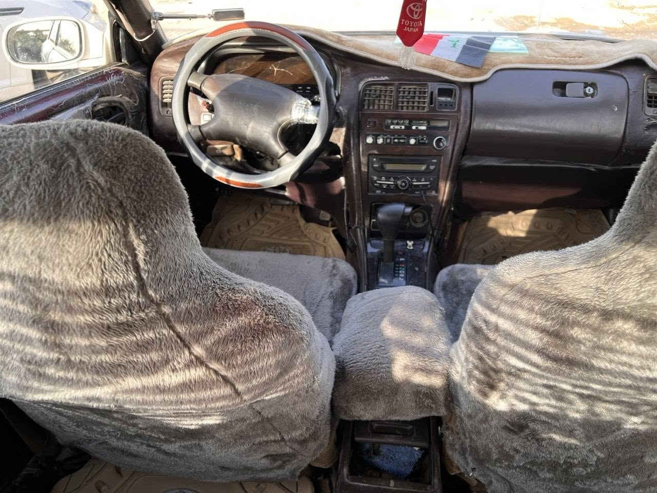سلام عليكم مارك نفخ موديل 93بسمي رقم مثنى انكليزي مكينة 2٫5 تبريد شغال حدادية جاهزة مكفول من القص ونقل السعر $46 وبيا مجال مكان السياره  الديوانية ***********
