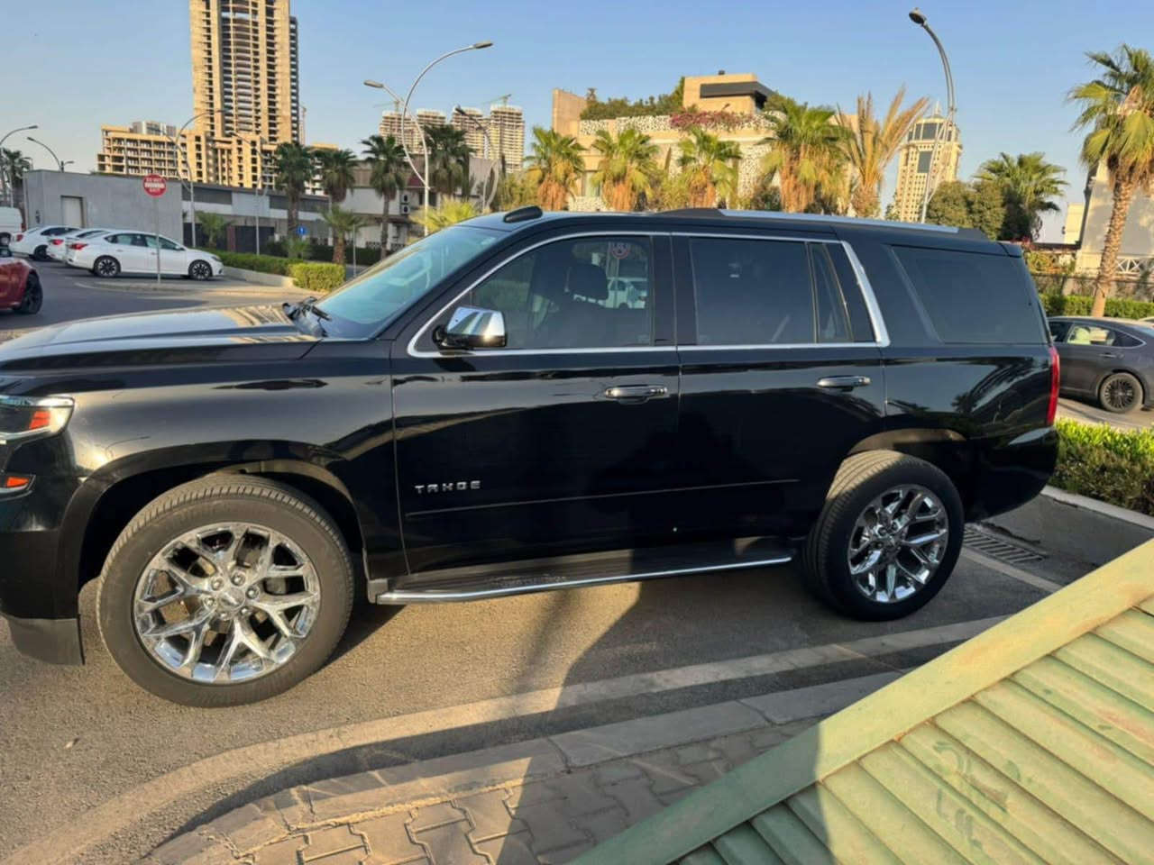 تاهو موديل 2020 ( بــريــميــر  ) خليحي اعلى مواصفات  فورويل سلايد ماشيه 82 الف كم حقيقي
حالة السيارة ممتازه صيانه 100% 
‎المواصفات:
‎فول مواصفات 1/1
‎8V 5.3 محرك
‎سلايد (فتحة قمارة)
‎كراسي جلد 
‎كراسي كهرباء
‎كراسي خزن(ميموري)
‎كراسي تدفئة+تبريد
‎كراسي خلفيه كهرباء
‎كراسي خلفيه تدفئة
‎تبريد خلفي شاشه
‎شحن الهاتف لاسلكياً
‎ثلاجة
‎رادار
رادار جانبي
نظام الحفاض على مسار السيارة
قيادة ذاتيه
‎كروس سرعه
‎خمس بصمات
‎فول تحكم استيرن(جهتين امامي+جهتين خلفيل
‎استيرن كهرباء
‎استيرن تدفئة
‎شاشه عرض الأعطال 
‎صندوق كهرباء(شفط)
‎فتح صندوك تلقائياً عن طريق القدم
‎دبل گير(عادي+اوتوماتيك)
‎دبل حساس(امامي+خلفي)
‎نظام تحكم بمستوى الضوء الداخلي
‎مانع تزحلق
‎پدل كهرباء (تحكم كهربائي بالبريك و البنزين)
‎نظام فتح الابواب لاسلكياً
‎فورد ويل
‎شاشه اماميه كبيرة اصلية
‎كامره خلفيه 
‎تشغيل عن بعد
‎قاصة سرية
‎اشارة بالمري
‎مري كهرباء(شفط)
لايت LED
LED امامي
سيتم صوت ماركة BOSS
رقم ومكان السيارة اربيل  
السيارة معمولها بولش مع نانو سيراميك  مع تغليف البنيد والدعامية الامامية ب PPF
ملاحظات السيارة تعديل PDR ١٠ سم بالجامرلغ الامامي اليمين
١٥ سم كارت صبغ بوسط باب السائق
لمعرفة باقي التفاصيل والسعر الاتصال ع الرقم *********** السليمانية, العراق
