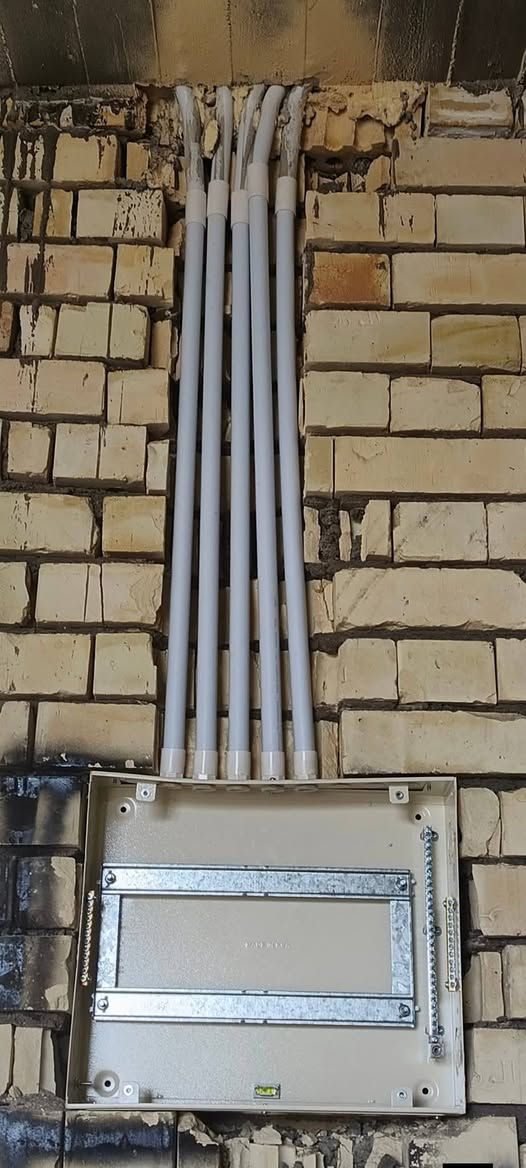 تأسيسات كهربائية وصحية عامة متواجد حالياً مكان العمل ديالى فقط
***********
