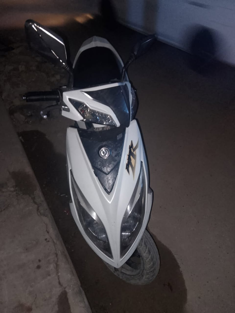 سلام عليكم دراجه جيتي ار الشكل القديم الدراجه نضيفه جدا وشوفه عينك كهربأيات كله شغاله اكفلك مكينه ناعمه لا تبخير ولا نقوص الدراجه يرادله كتف شحن سعره ٨تالاف يوكع من السعر أوراقها كامله وموجوده السعر ٣٥٠ وبيه مجال الاستفسار ***********موجود واتساب ورصيد
