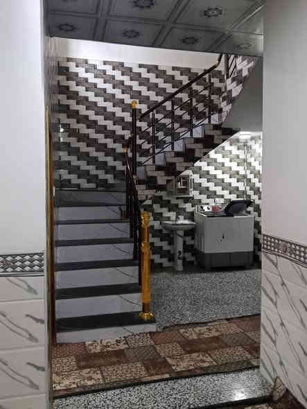 بيت للبيع طابقين المساحه 100 متر منطقة العامرية قرب سيطرة الإبراهيمية شارع تبليط  يبعد عن شارع طويريج كربلاء 700 متر كافت الخدمات ***********
