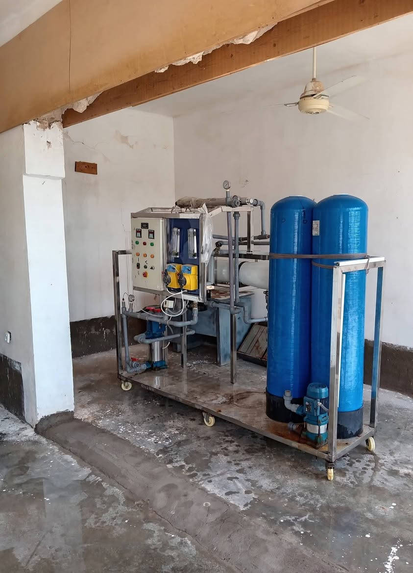 سلام عليكم
معمل تصفية مياه / للبيع 
 ايطالي الصنع  افضل نوعيه درجه اولى 
مع تانكيات عدد ٢  حجم التانكي الواحد 5000 لتر ....
المعمل يصفي بل ساعه الف لتر 
السعر 30 ورقه وبي مجال 
للاستفسار  الاتصال *********** او المراسله
