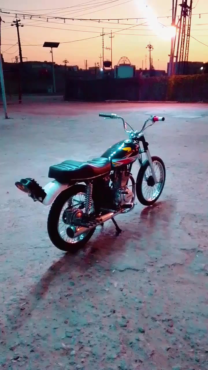 سلام عليكم شباب دراجه للبيع بدون نتنس لقديم مو جديد صايرله شهر من معمره دراجه كبل للشارع ماعوزه شي واي تفاصيل خاص او تصال علا رقم ***********
