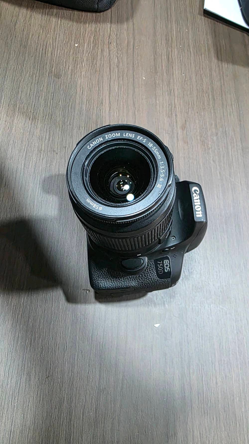 كاميرا كانون احترافية Canon EOS 750D مع عدسة 18-55mm IS STM 

الشاشة الذكية: شاشة متحركة بالكامل (Vari-angle) وتدعم اللمس (Touchscreen)، وهي ميزة أساسية لتصوير الفيديوهات، السيلفي، وصناعة المحتوى من زوايا مختلفة.
للبيع كيت متكامل وبحالة نظيفة جداً، الخيار المفضل الهواة، وصناع المحتوى الفلوغرز (Vloggers). 
كاميرا Canon 750D تجمع بين سهولة الاستخدام والنتائج الاحترافية في الصور والفيديو.

عنواني كركوك