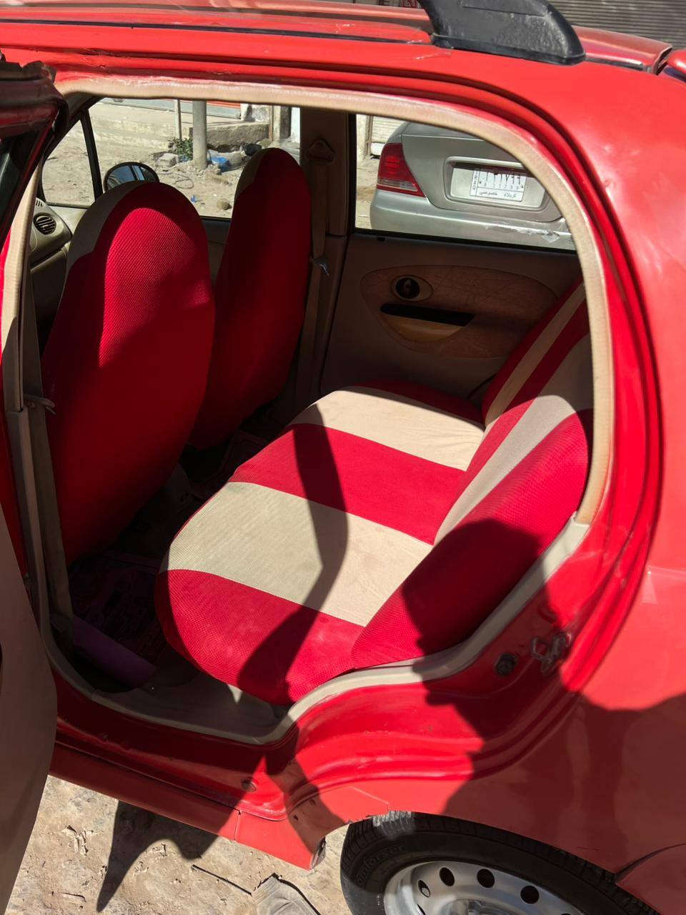 السلام عليكم كيو كيو لون احمر موديل ٢٠١٣ رقم نجف متجايه ومصلحه جاهزه من كلشي تايرات جدد وباتري جديد ومحرك وكير وحداديه جاههزات  الرضيه مدوشمه جلد مصبوغه عام كهربائيات كامله ترايك وين متريد السياره حلوه وجاهزه السعر٢٣ وبيه مجال بسيط جدا المكان بابل حله شارع٦٠ قرب مطعم ادم على الشارع الخدمي للاتصال ***********
