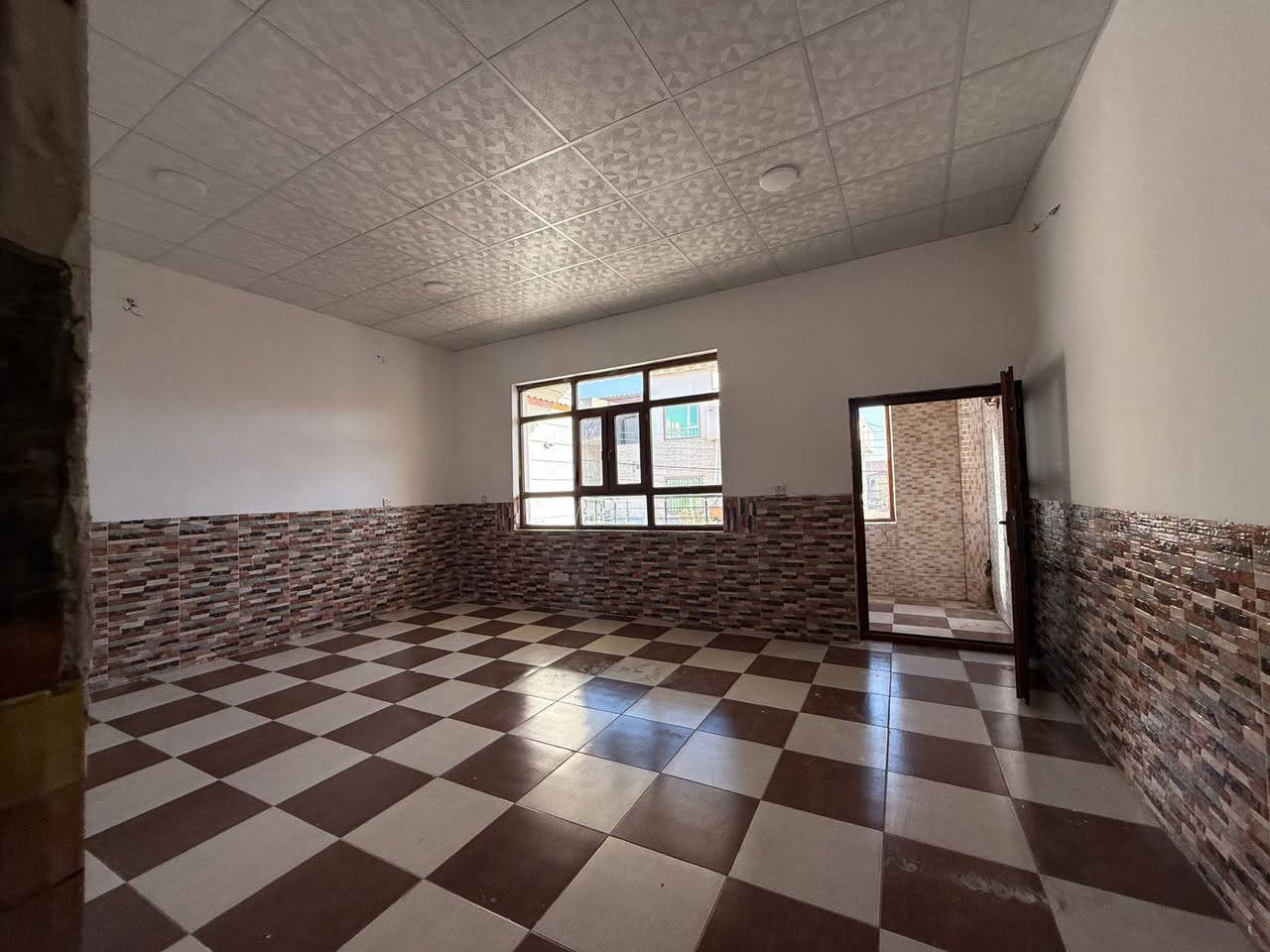 #دارللبيع حي ٥ حسارؤك 

#المساحة  125 متر قرب سوق زيلان 

#يتكون من ٣ غرف و هول و صاله استقبال  مطبخ و صحيات 

#طابو  يسجل مباشر باسم كل عراقي 

#السعر ٧٢٠ ورقه و مجال 

#للاستفسار https://t.me/aqaratalshmal
***********
***********
