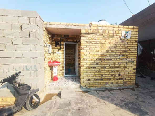 السلام عليكم بيت عل طريق نجف حي الصادق زراعي مساحه البيت 360 بيت جاهز وبي محل بعده ماكامل للاستفسار رقم***********
