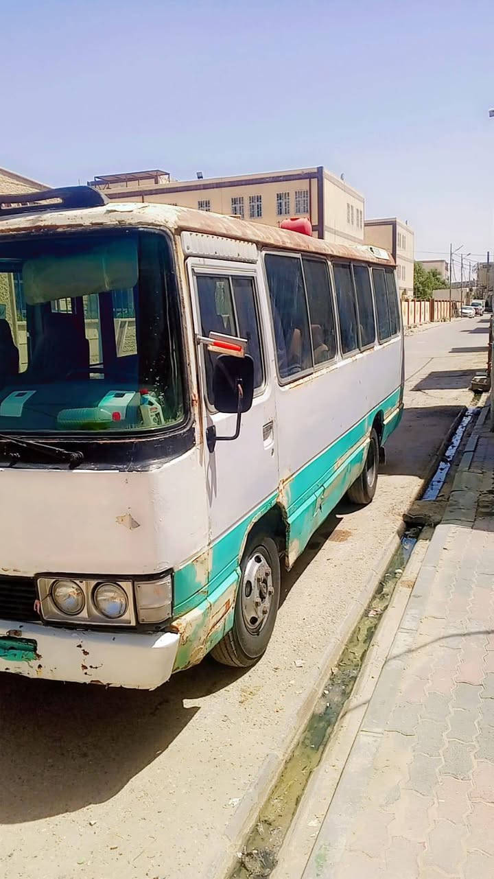 السلام عليكم كوستر عريض مكينه بطه كير عكسي تخم تاير حداديه سياره جاهزه مكانه سماوه ***********
