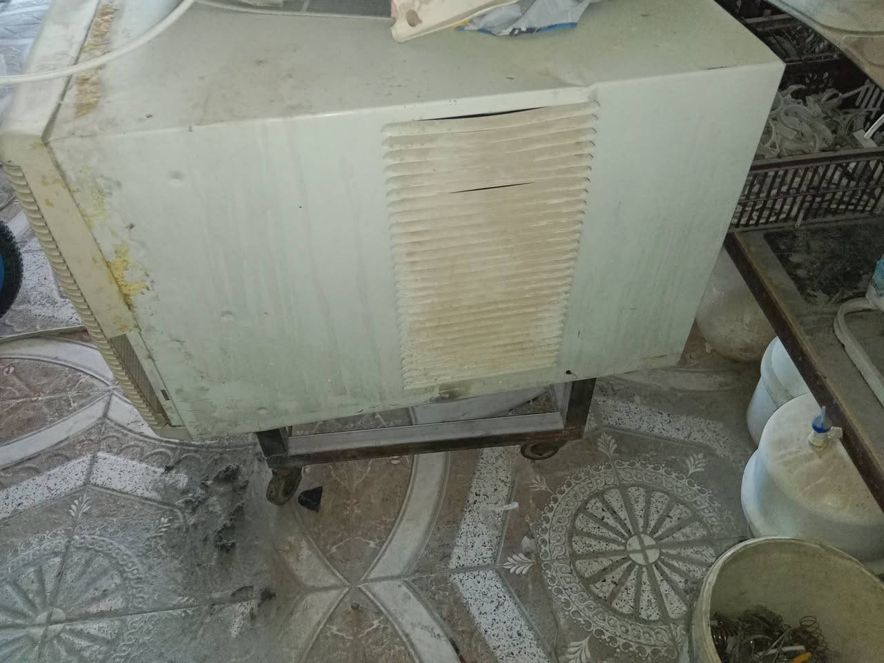 مكيف كرافت اخو الجديد على الفحص تاخذه اذا مايبرد ترجعه
اله ثلج السعر 250الف
القاسم حجي حسين 
***********
