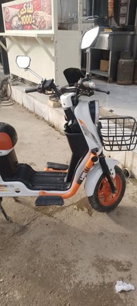 دراجه شحن HlSللبيع مستعمله شهر ونص تقريبأ خمس بطاريات ٣٢ نوعية ولي ارق...