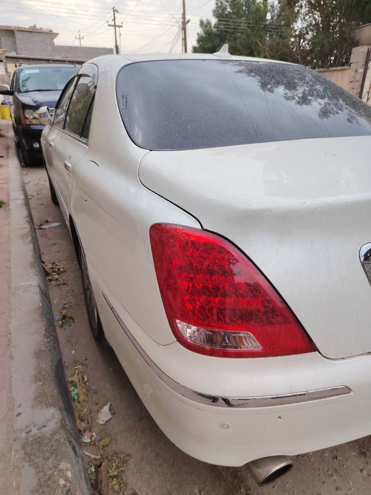 سيارة تيوتا ماجستا 2005 لون ابيض فول مواصفات خمس دكم فتحه حساسات امامي خلفي برده خلفيه بردات جانبية تبريد ٣ قطع حداديه جديده جوبلسات وهواي مواصفات بيها سعرها ٧٥ وبيها مجال بسيط علماً السياره حديده ادوات بدون كصه  بيها ملاحظات بسيطه طخه بالمدكر الخلفي وبارد بالباب قليل ولربريك مالتها لبلادي وكف يعني مشتغل اي بي اس ابيعك على وضعها تفحص يمي واجيك وتقتنع يلا تروح وبالنسبة للسعر بي مجال اهم شي قناعتك بالسيارة هذا رقمي وبخدمتكم *********** البصرة, العراق
