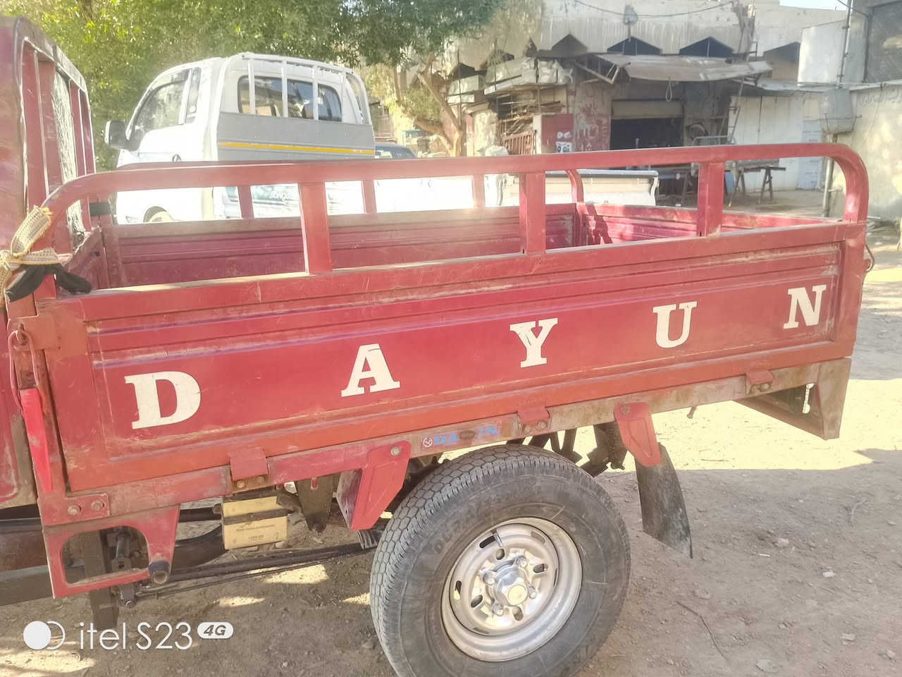 سلام عليكم ستوتة لبيع 18 دايوان لون احمر ***********
