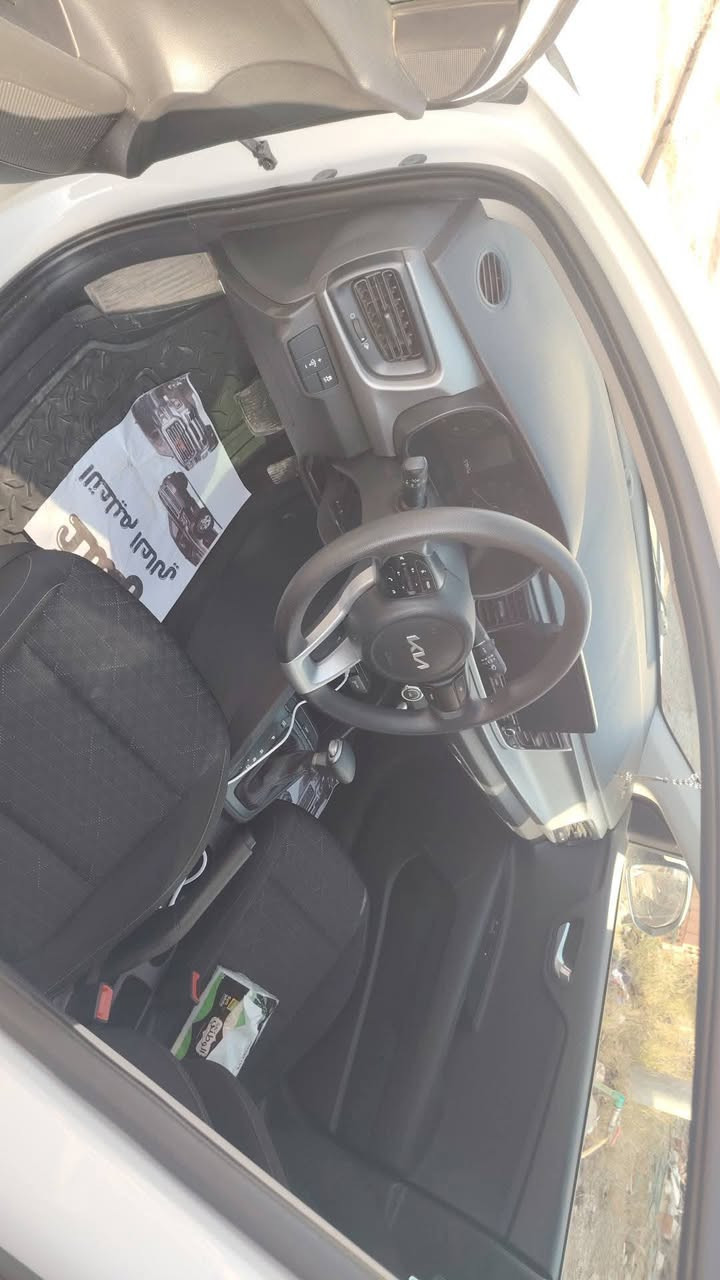 كيا ريو 2023 للبيع ضرر دعاميه فقط تبديل حادث جدا بسيط السعر 127 بأسمي شرط ما ناقصه اي شي مال جناي 
للتواصل ***********
***********
