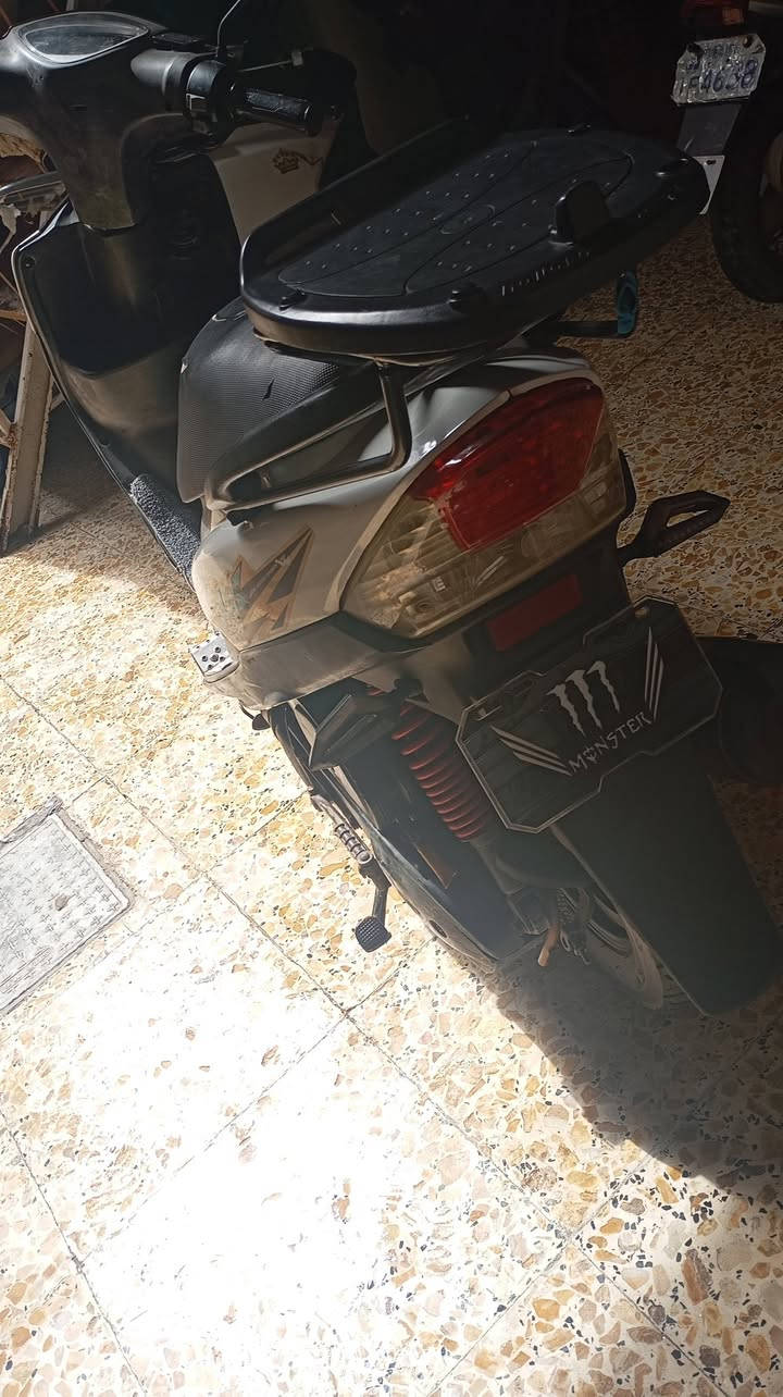 سلام عليكم ورحمة الله وبركاته ماكس للبيع الدراجه نضيف أحله من الصور السعر 700الف بيها مجال بسيط العنوان مدينة الصدر قطاع 75 الرقم ***********
