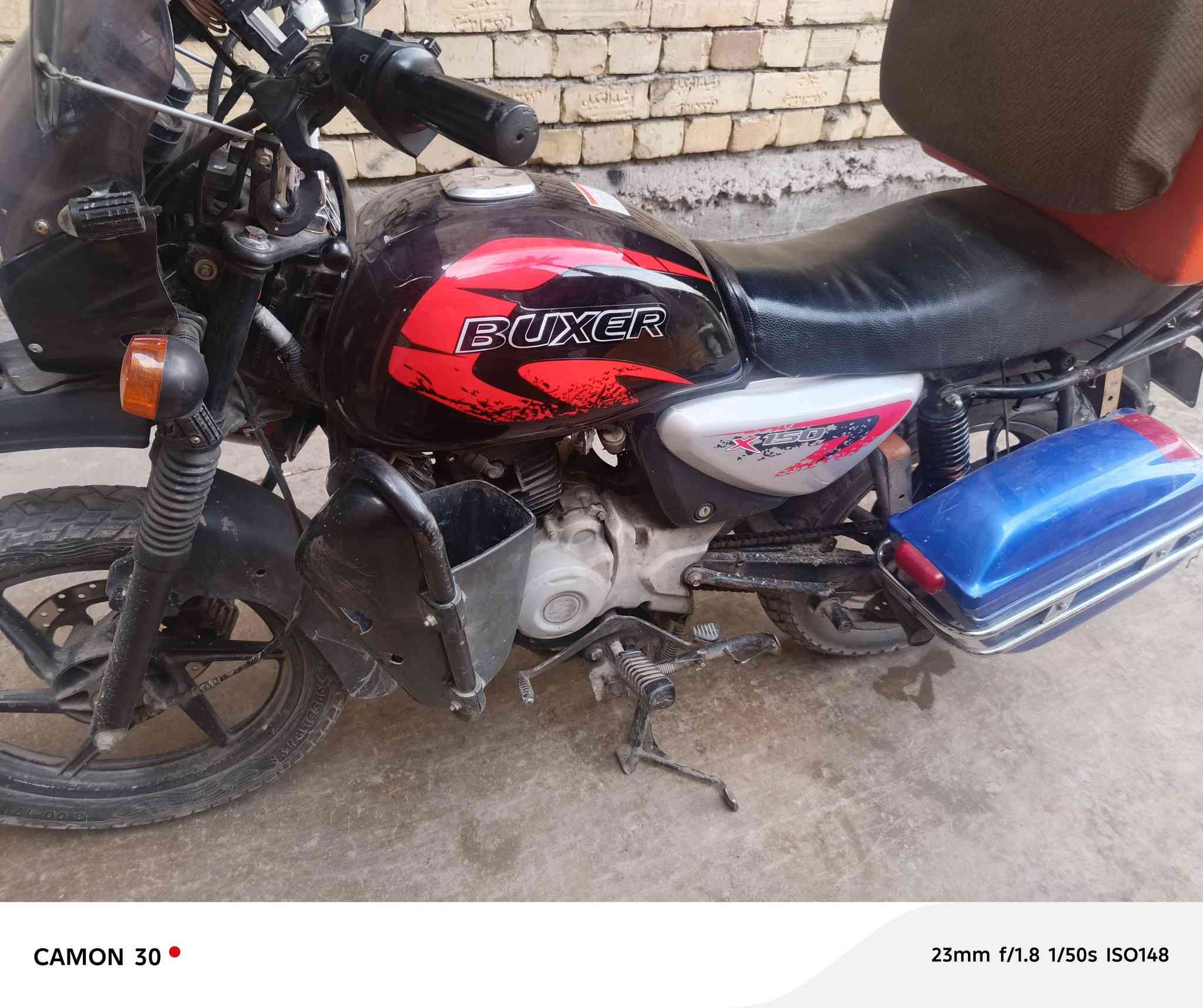 سلام عليكم بوكسر البيع موديل 2021 (رقم ) تجي تكلبها تعجبك شوف خيرها ماتعجبك اهلاوسهلا بيك
السعر 1650
ملاحضه مبدل بوشه شركه وكور قبل شهر
وهسه ناضحه دهن قليل من الكازكيت مال كور 
***********
