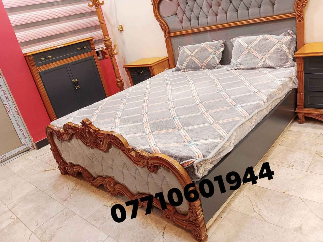 "تم بحمد الله تسليم غرفة للاخ ابو زهراء  متكاملة من أخشاب عراقية، مصنوعة من السنديان الطبيعي الخالص، شغل يدوي متين ودقة عالية بالتنفيذ. الغرفة مصبوغة بلون رصاصي بصبغ حراري عالي الجودة، مقاوم للعوامل ويعطي لمسة فخمة وعمر أطول. العمل منفذ حسب الطلب وبمواصفات تضمن المتانة والجودة والذوق العالي
الشغل @استاذ عمار
