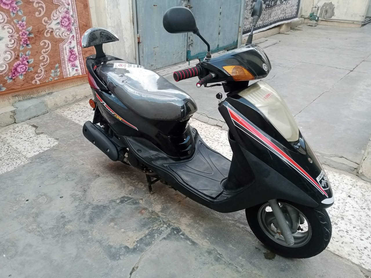 #ياالله السلام عليكم اخوان 
دراجه ياماها بريز ياباني مكينتها فول نعومه وشلعه وحلوه الدراجه بفضل الله مال جناي وكشر مثل ماموضحه بالصور وابلاديه كهربائيات كلها شغاله نكره صلف. وهندر تايرات جدد والدراجه جاهزه مناقصها شيء 
 السعر600وبيها مجال للطيبين وبيك خير وادلل 

هــ(***********)
