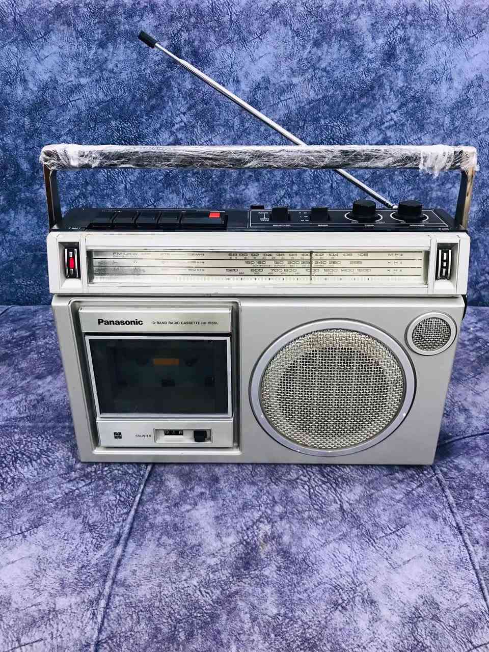 للبيع 
جهاز مسجل راديو من شركة باناسونيك 
Panasonic-RX-1550LS-Japan🇯🇵
نظافة الجهاز 95 % 
راديو FM / MW / LW
كهرباء 220 V + بطاريات 5 كبير 
للاستفسار اكثر مراسلة الصفحة 
وات ساب *********** اتصال ☎️

