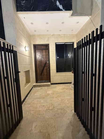 دار  للبيع
 
جاهز للسكن / زيرو 🔑بناء درجة أولى

أضلاع مستقلة
 
ارتفاع السقف الأولى 3.30م
 
ارتفاع الطابق الثاني 3 م

📍العنوان 

الشعب / حي العقاري الأولى / شارع مدرسه المروج الخضراء  

المساحة 93 م

الواجهة.     3.75

النزال.           25

الأبواب الداخليه  تركي / محجر درج ألمنيوم / الشبابيك ألمنيوم تركي لون اسود / الأرضية مرمر / باب قاصه / المطبخ والحمامات ألواح بورسلين جدران/ 

يحتوي البيت على تشجير خلفي مساحة 70 م حديقة  

للاستفسار 
مكتب بغداد لوساطة العقارية

اتصال او واتساب 
***********
***********
