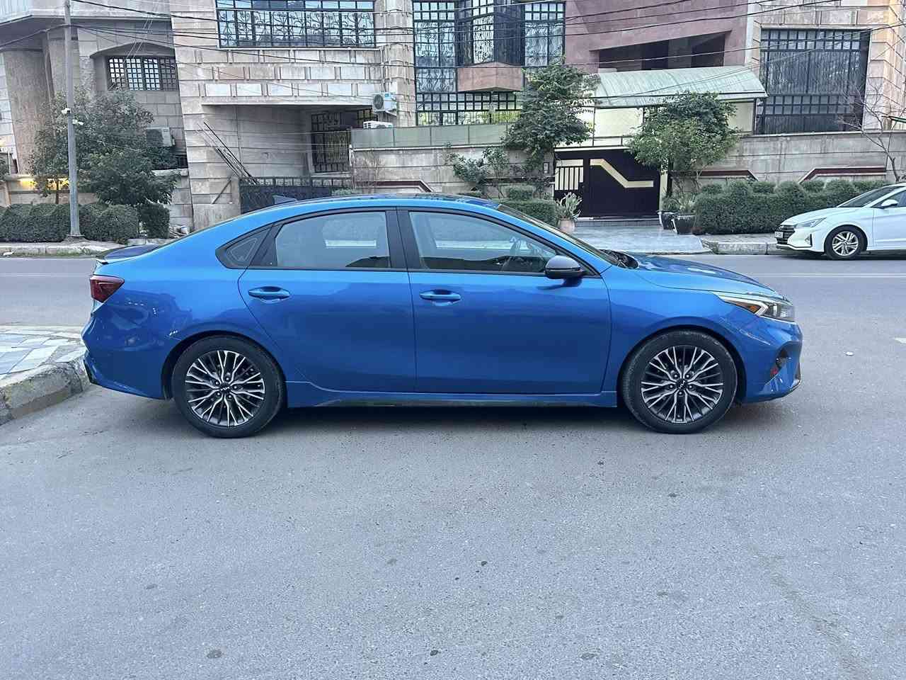 سلام عليكم للبيع كيا فورتي موديل ٢٢ حادث موضح بالنشر بابين و شويه قبق صندوك بدون دواخل بدون ايرباك مواصفات جيتي لاين فول محرك 2000 دوش السياره باسمي تحويل وكاله مضمون مكاني الكاظميه السعر ١٥٢ وبي مجال للشراي يتصل ***********
