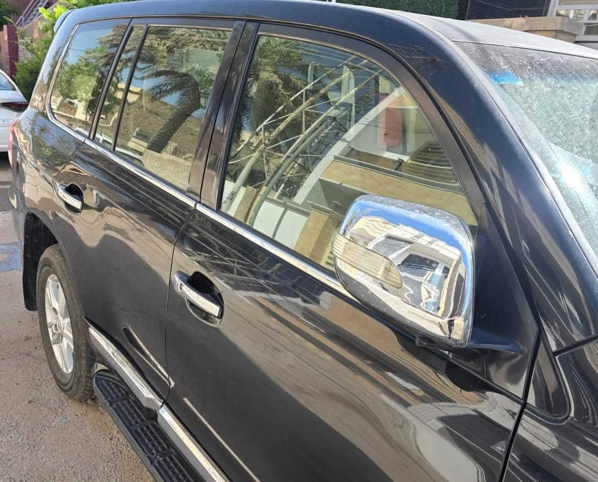 لاندكروز 2011 ستينية  6 سلندر GXR
ماشية 237000 بدون صبغ 
مواصفات الستينية معروفة
فقط المري عادية موكهرباء
تبريد ثلج
مكينة وكير كفالة
حدادية جديدة
فيت بم اصلي جديد
تخم تاير

🟪 السعر  :: الطلب في التعليقات ويوصلك مباشرة ✍️ 📩

بيه اللون الاسود مال القمارة والبنيد قسم منه طاعن خفيف من الشمس 
سنوية جديدة
السيارة باسمي

رقم صاحب سيارة
***********
