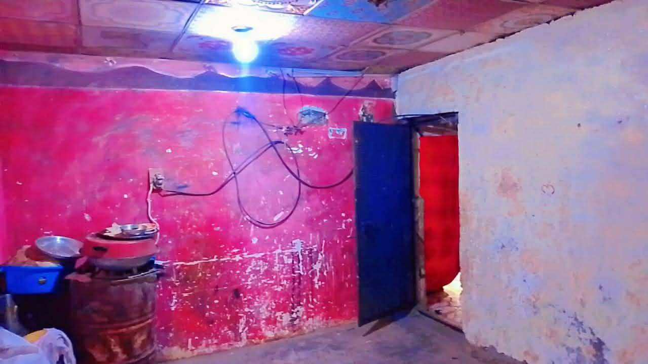 السلام عليكم بيت للبيع في الزبير الشعيبه منطقه الجوية علئ الشارع مدرسه متوسطه وابتدائيه تبعد عن البيت 200 متر البيت بيه قطعه بلخلفي ومساحه كدامه + ماء كهرباء ماتنطفي  بناء قديم غرفتين وصاله وديوان وحمام يبعد عن السوق خمس دقائق السعر 16 وبيه مجال بصيط
 للاستفسار واتساب ***********
