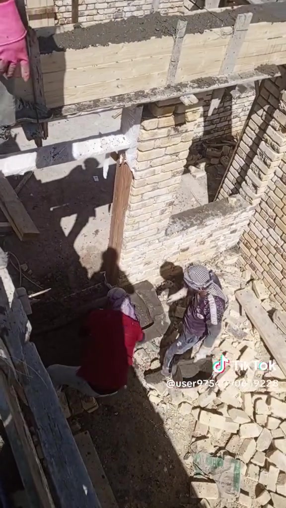 يوجد كادر خباطة يدوي
تحتاج صبت نضافه 
صب رباط ساس بتلو
رباط فوق شباك 
تسليطة سطح
لاضافه إلى 
حدل تربيع دخال سبيس 
تنضيف لبيت من نقاذ
تصل وات ساب 
***********
