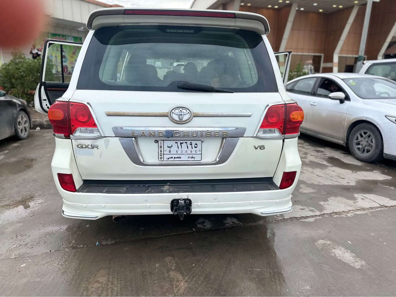 السلام عليكم 
لاندكروز موديل 2008 مرقم بغداد مداور اي يوم شاد دعاميات شكل 15 فقط كفاله ضربه وتبديل وصبغ فقط بارد وتقسيم بنيد موجود سونار الفحص بلصور السر 245 بيها مجال بسيط كير محرك تبريد حداديه كله بشرط الفحص 
للاستفسار *********** ناصرية, ذي قار
