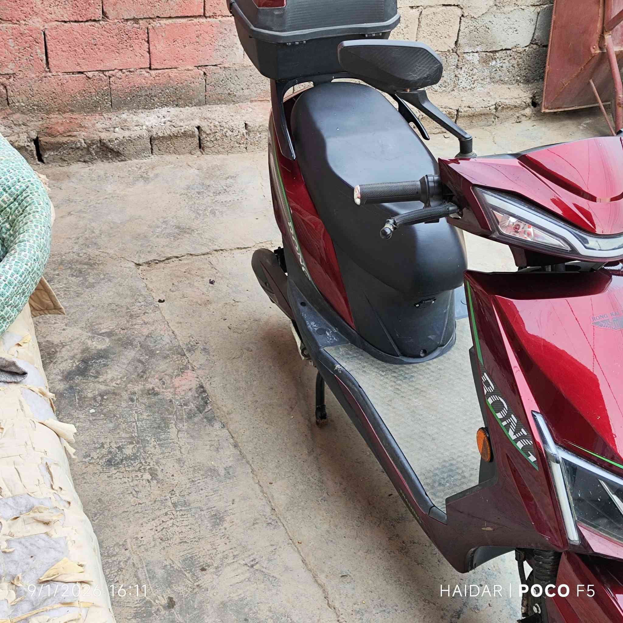 سلام عليكم عندي دراجة شحن سكنس عدد البطاريات 6 السرعه 60  البيع بيها بس الويل اعوج مثل ما واضح امامكم بل صوره السعر 650) وهاذا رقمي ولحاب  يستفسر يتواصل وياي ***********
