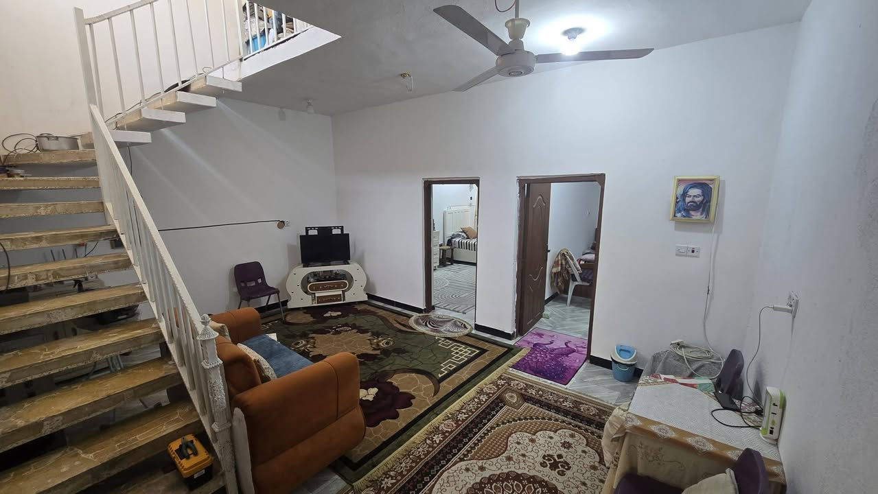 دار للبيع مساحة ١٥٠ متر زراعي سند ٢٥
طابق واحد 
طارمة صغيرة منور داير البيت 
مطبخ + صالة خطار
استقبال 
مجمع صحيات 
بيتونه صغيرة 
غرفتين 
السعر ٩٠ وبي مجال 
الموقع شارع الغسل 
***********
