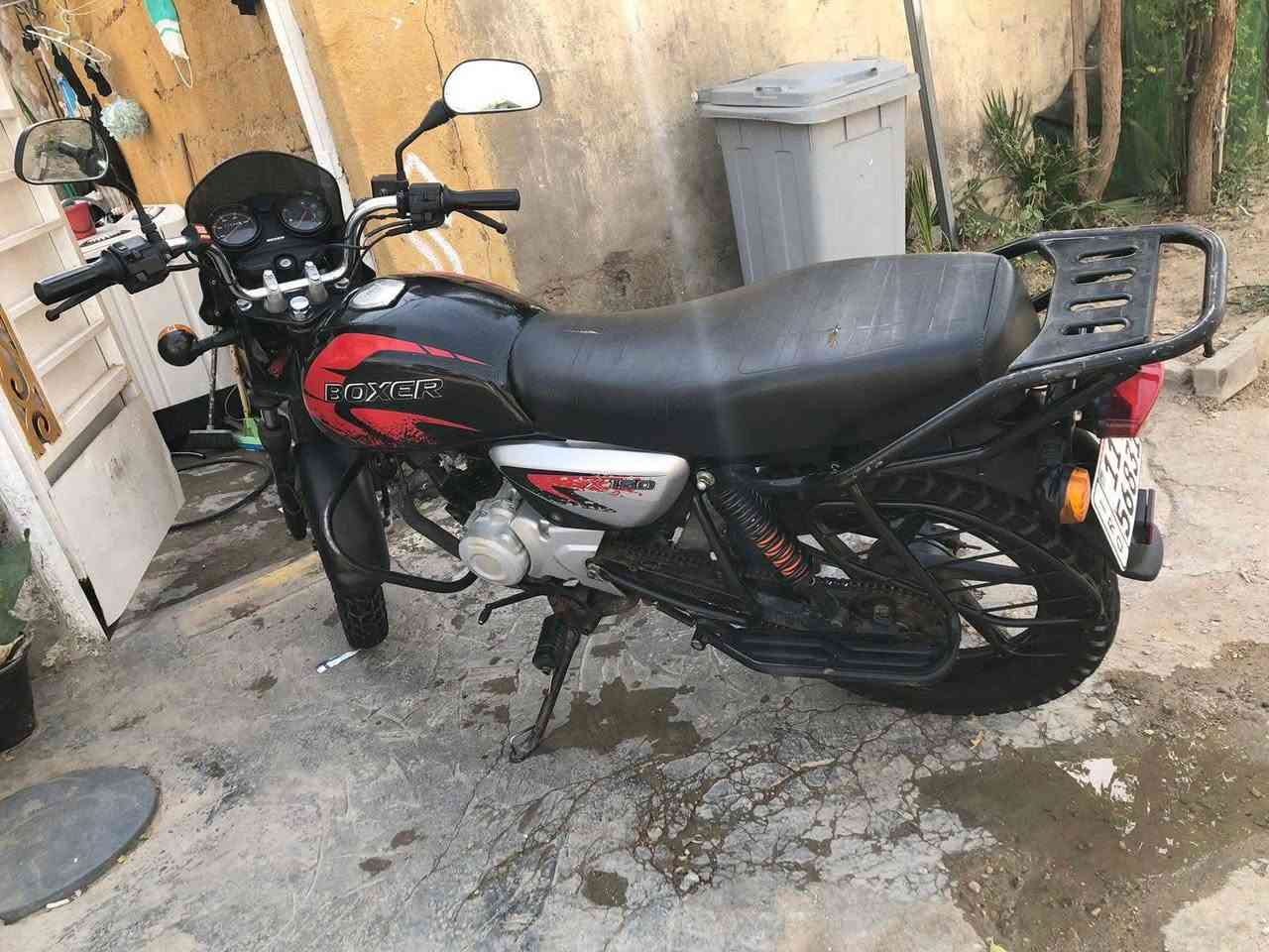 دراجه بوكسر للبيع 21 رقمها بغداد لوحات انكليزي مكاني محموديه تحويل ثاني يوم خير من الله محركها السعر مليونين وبيها مجال للتواصل ***********
