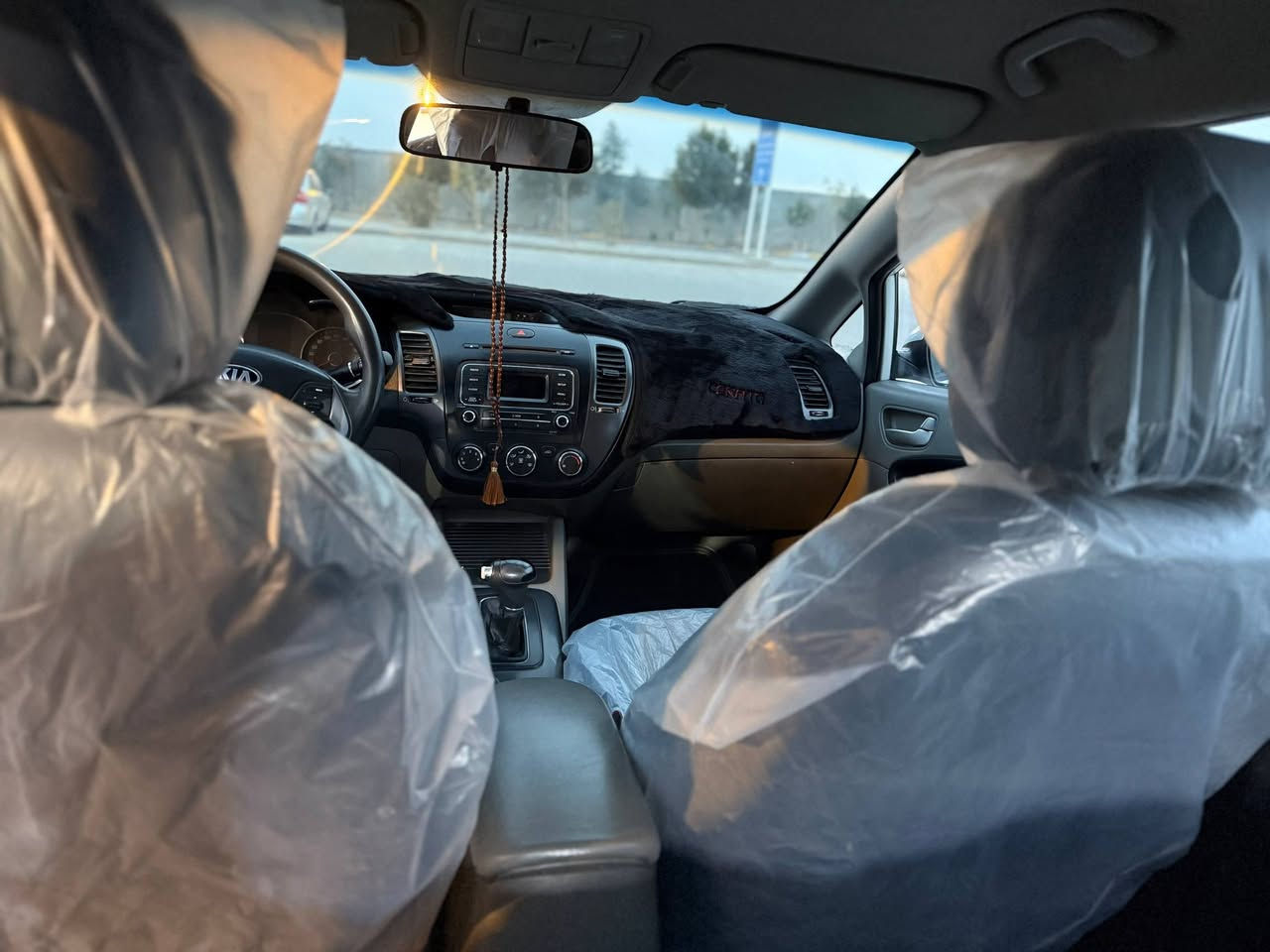 السلام عليكم اخوان
سيراتو 

2013

نص فول 

اربعه دسك 

تحكم ستيرن 

لد بلايت 

كير مكينه حداديه تبريد كله مشروط 

دوشمه عام رقم انكليزي اربيل

ستوه داخله هزه السياره 

تريد وكاله. تريد تحويل موجود

السياره بيه الباب الخلفي صوب العبري فقط ولباقي كله كفاله 

***********
