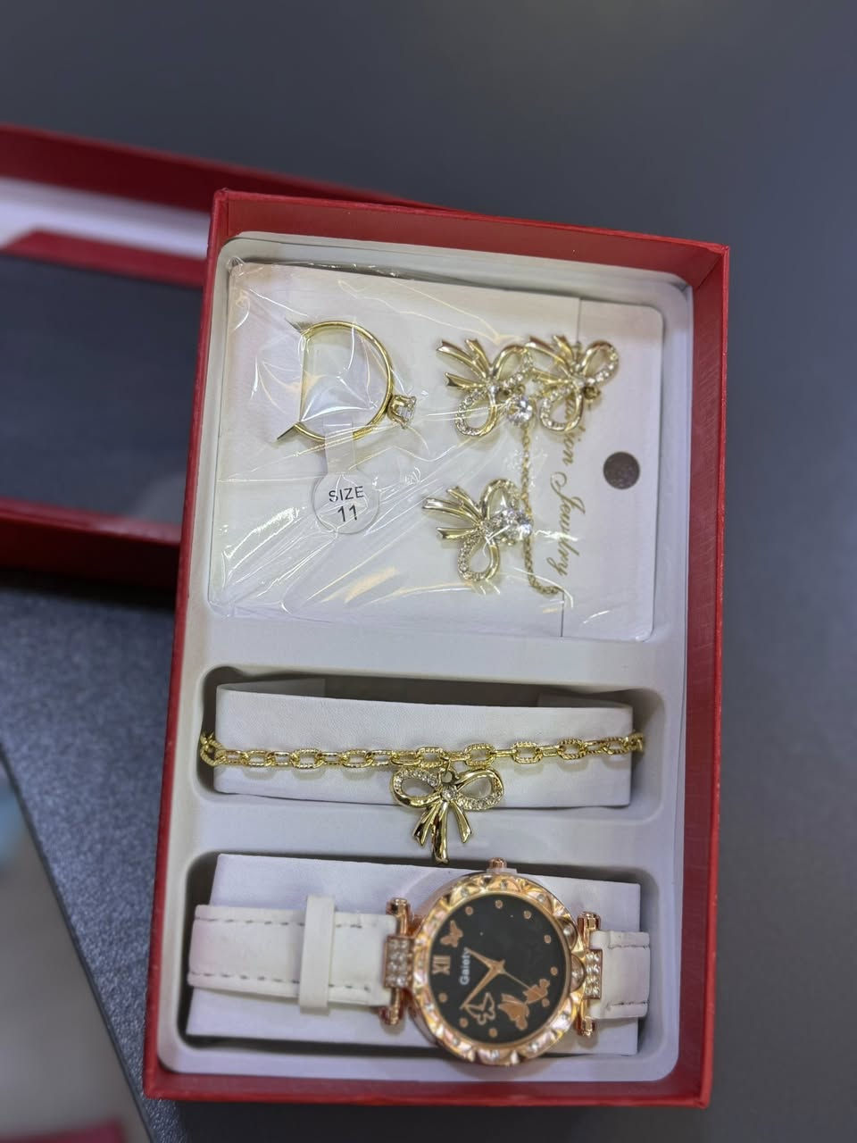 السلام عليكم 
تم وصول مسواك جديد 
بكج نسائي مرتب جداً 
مكتب جاسم للموبايل 
العنوان-ناحية- الزاب -قرية- شميط -محلات -الحجاجي
#جاسم***********
