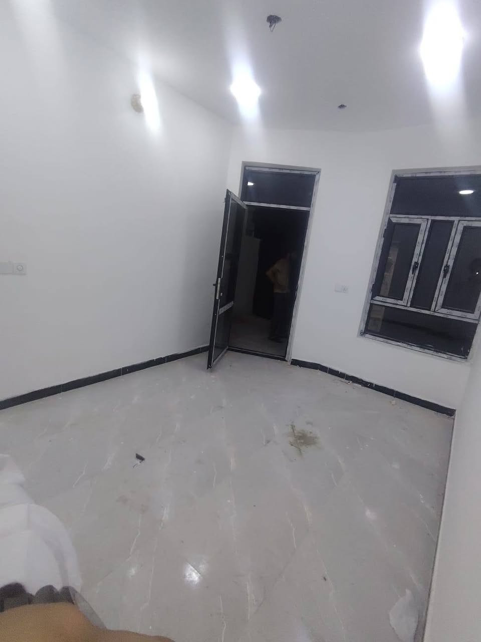 🏡 بيت مميز للبيع – بغداد / البياع ✨

إذا تبحث عن بيت جاهز للسكن بتشطيب حديث وموقع ممتاز، فهذه فرصة لا تعوض.

📍 الموقع: الدوانم – بالقرب من جامع الفردوس
📐 المساحة: ٨٥ متر
🏠 البناء: طابقان

🔹 غرفتا نوم مريحتان
🔹 صالة واسعة بتصميم أنيق
🔹 مطبخ عصري
🔹 حمامان (داخلي وخارجي)
🔹 منوّر يمنح البيت إضاءة وتهوية طبيعية

🌟 بيت مرتب، عملي، ومناسب للعائلة، ويقع في منطقة هادئة وقريبة من جميع الخدمات اليومية.

📞 للحجز والاستفسار:
***********
***********

🏢 مكتب تاج الياقوت العقاري

#عقارات_بغداد #البياع #الدوانم #بيت_للبيع #عقارات_العراق #استثمار_عقاري #بيت_جاهز #تشطيب_حديث بغداد, العراق
