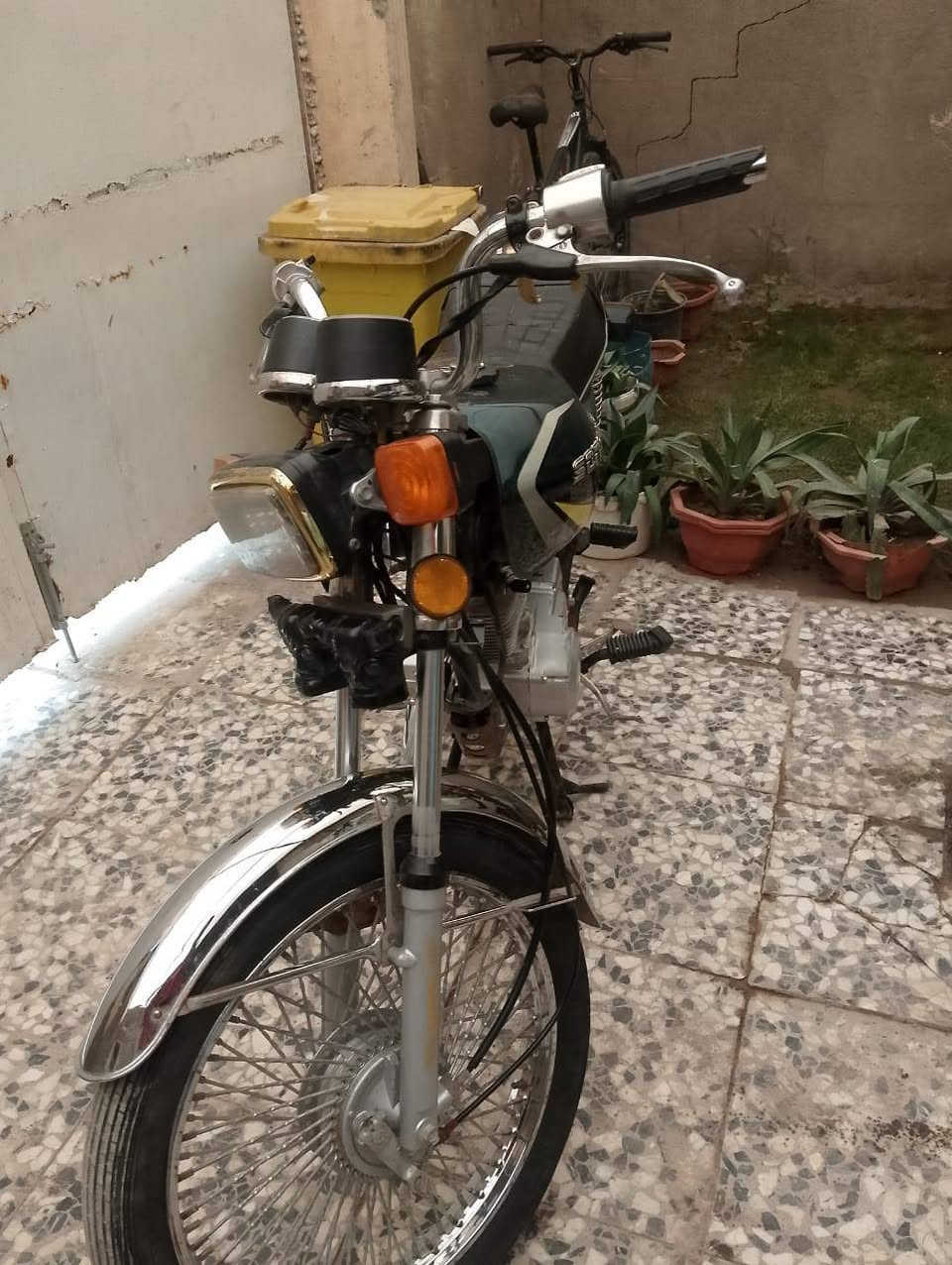 السلام عليكم دراجه للبيع2024اوراق الدراجه نضيفه السعر450وبيه مجال العنوان بابل حي العسكري***********واساب فقط
