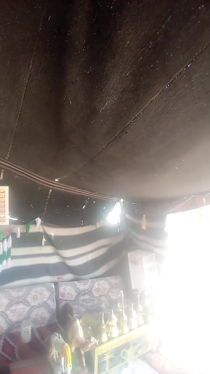 بيت شعر للبيع   بناصريه السعر سبع ميه وخمسين 
***********
